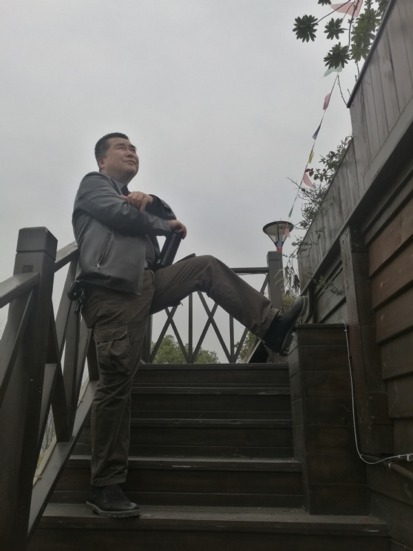 孤单背影的第一张照片--晋江交友网