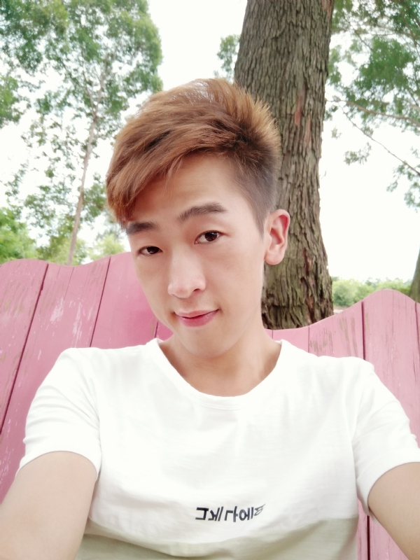 一觉睡到小时候的第二张照片--晋江交友网