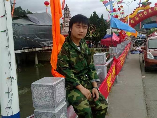 如影随形的第二张照片--晋江交友网