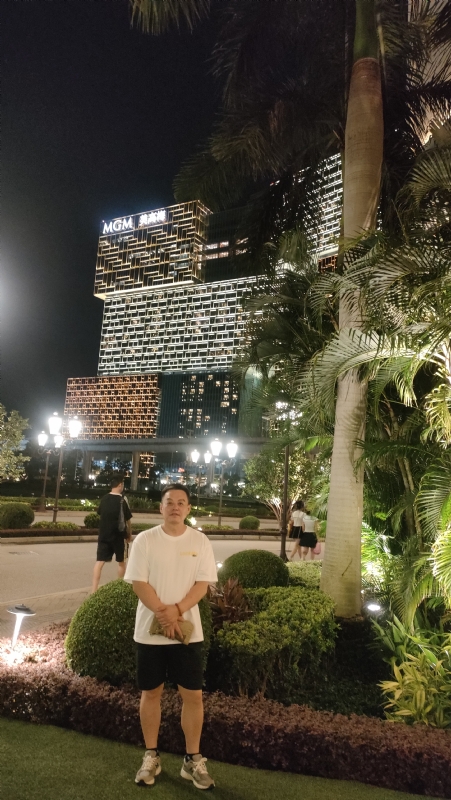 熟悉的身影的第一张照片--晋江交友网